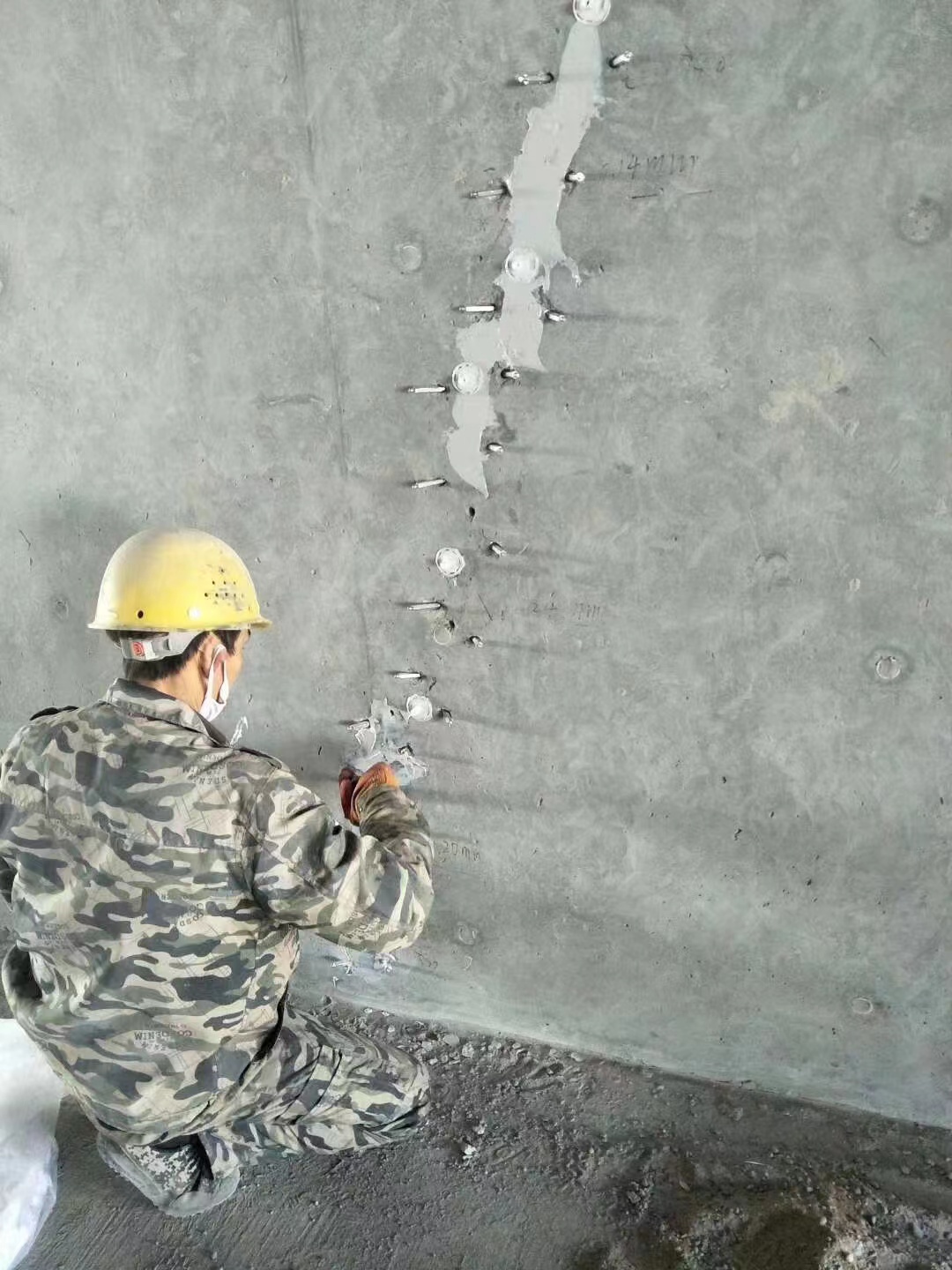 沭阳混凝土楼板裂缝加固施工的方案